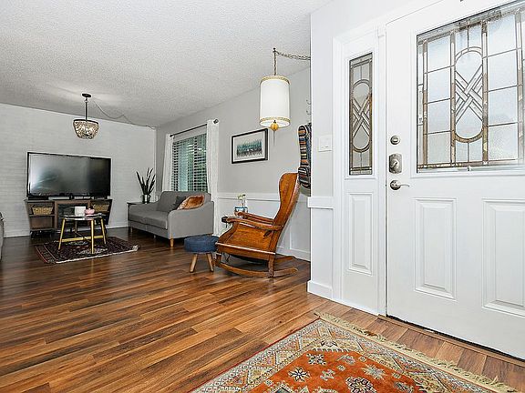 4th image of 165 Lago Vista Blvd
