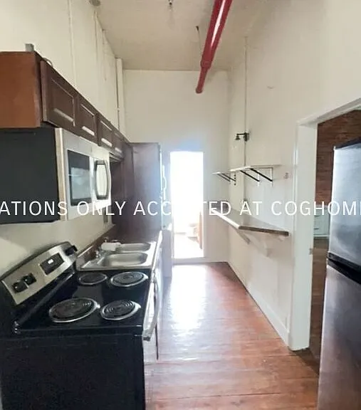 207-208 Adamson Sq #A — Photo 6