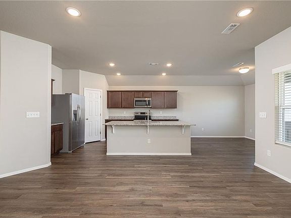 4th image of 2701 Bauer St