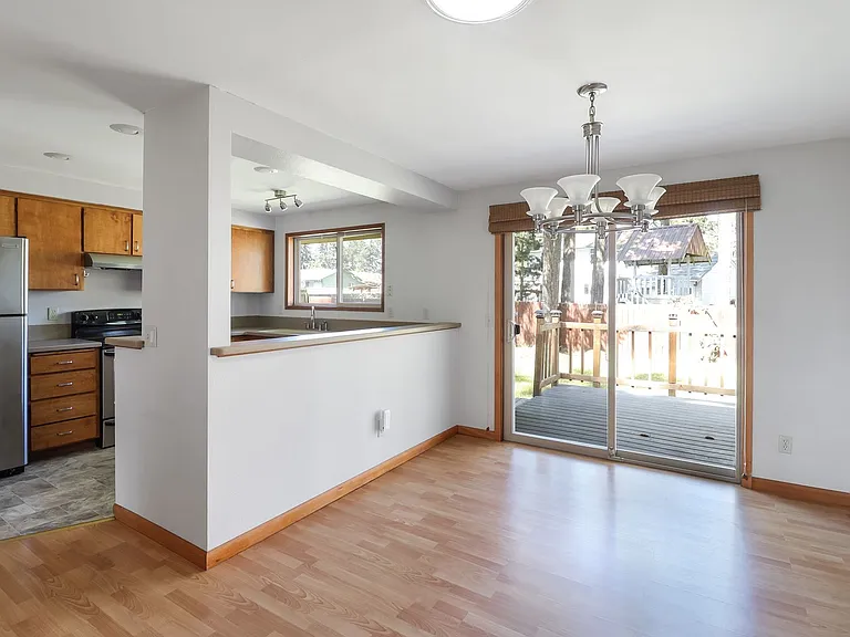 368 NW Columbia Dr — Photo 5