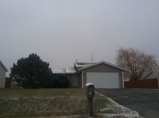 175 Shadowbrook Dr, Capron, IL 61012