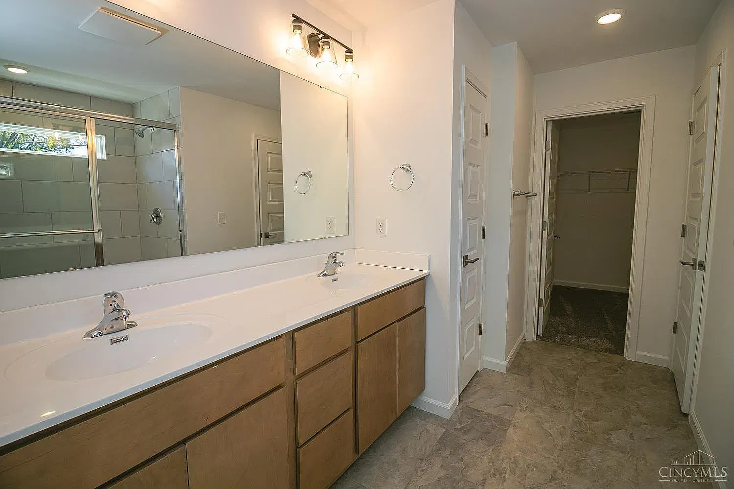 3 bed, 2.5 bath, 2100 sqft, $3,995 — Photo 4