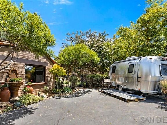 4th image of 2613 Loma Vista Dr