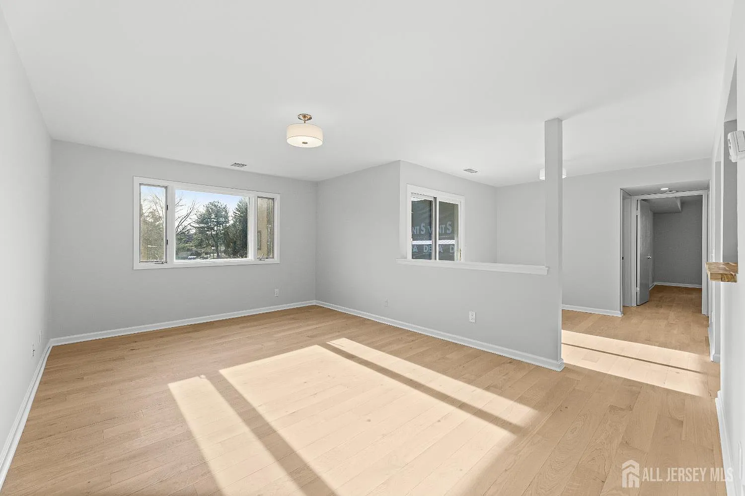 2 bed, 1.0 bath, 936 sqft, $2,350 — Photo 2
