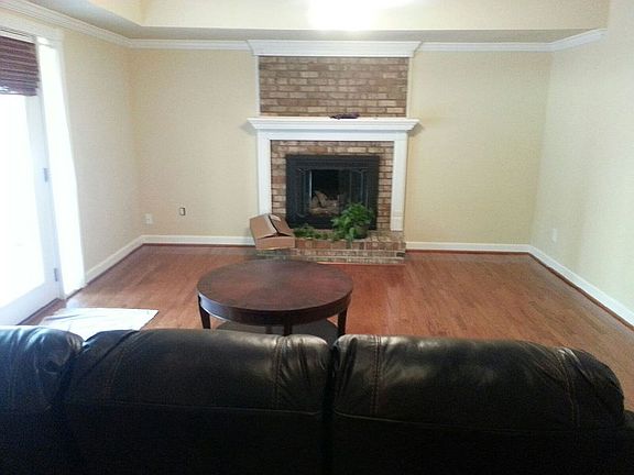 New hardwoods, gas fireplace