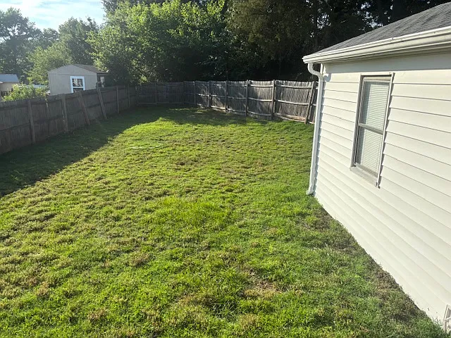701 Greenleaf Ln — Photo 12