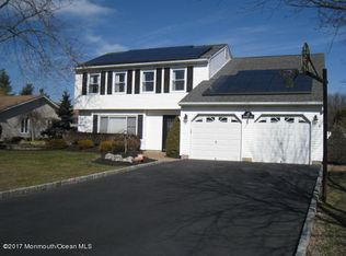 12 Monterey Ln, Manalapan, NJ