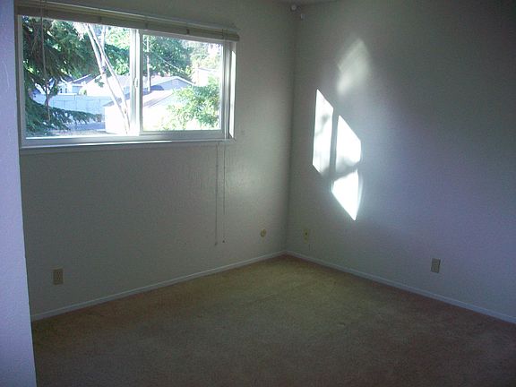 2nd image of 720 Richardson St APT 3