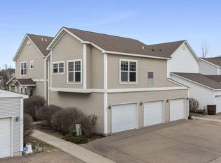 2923 Hemingway Dr, Chaska, MN 55318