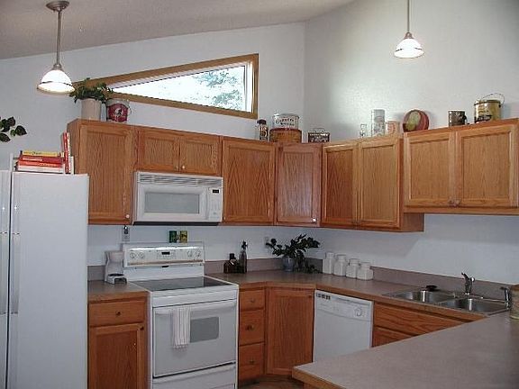 updated kitchen w/all appliances