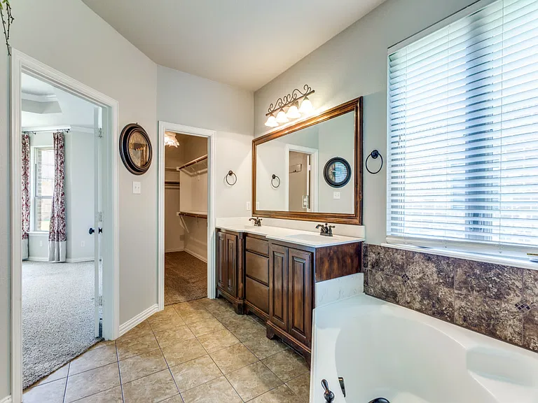 10961 Silver Horn Dr — Photo 9