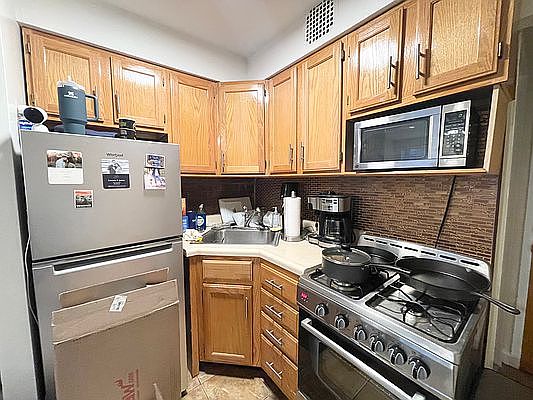 4th image of 248 W 20th St #B