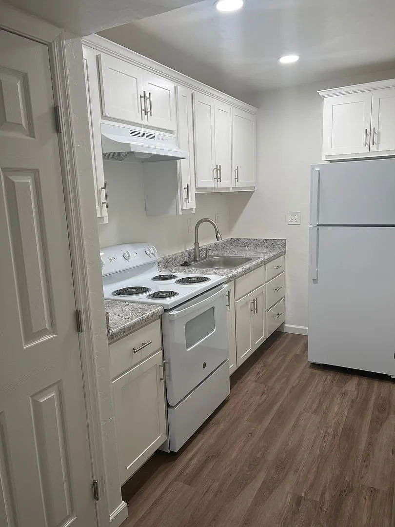 Sahuaro Apartments — Photo 4