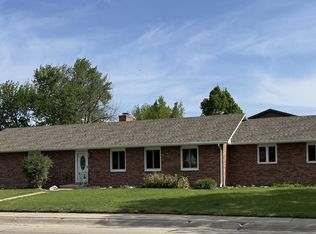 2120 SUNSET DR., North Platte, NE 69101