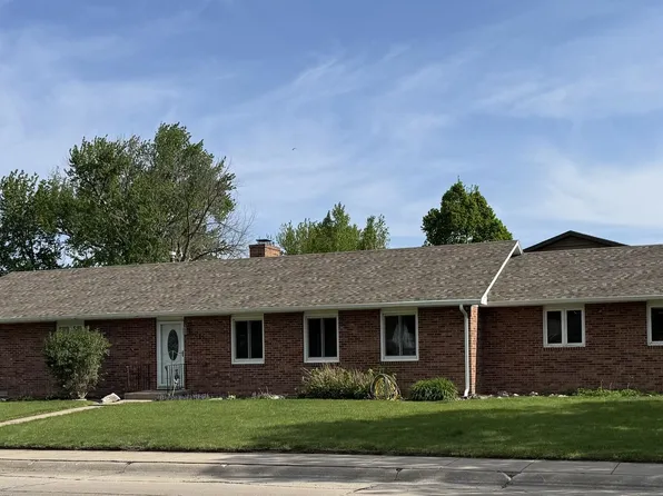 2120 SUNSET DR., North Platte, NE 69101