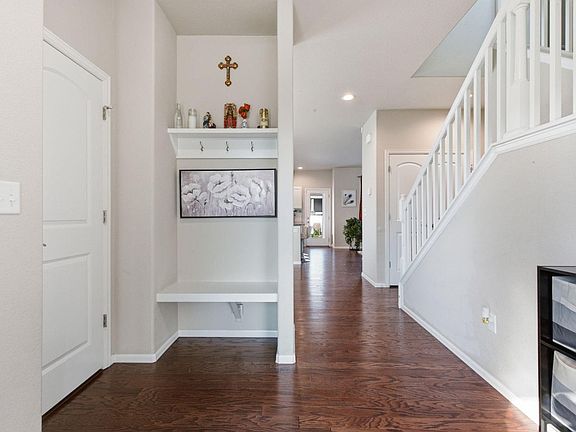 3rd image of 385 Littlebrook Ct