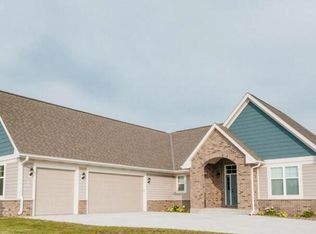 W132N6776 W View Cir, Menomonee Falls, WI 53051