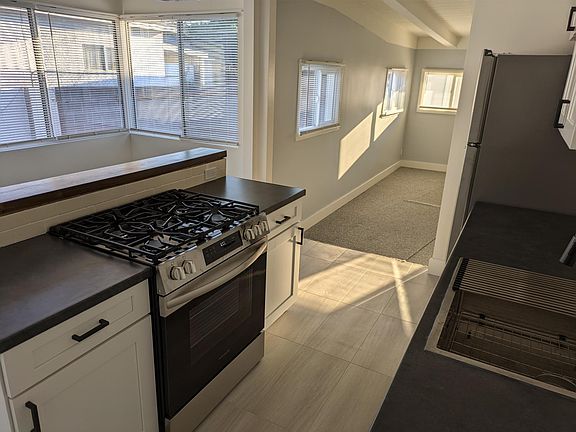 Open flow from kitchen to den