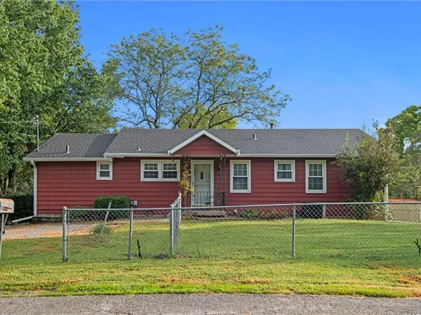 1515 Kenton St, Leavenworth, KS 66048