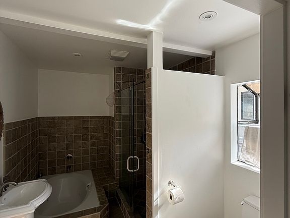 3rd image of 1774 N Beverly Glen Blvd