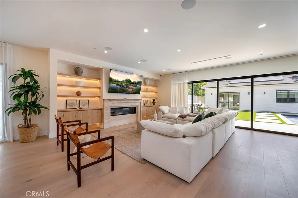 7 bed, 6500 sqft, $29,500 — Photo 4