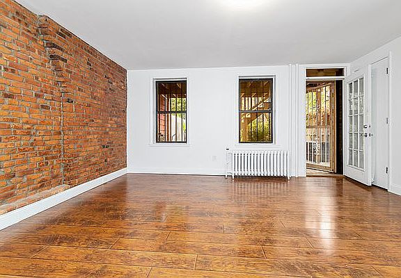 4th image of 126 Van Buren St #1