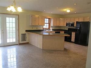 3rd image of 293 Oriole Dr