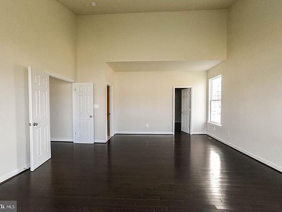 4th image of 45238 Woodhaven Dr