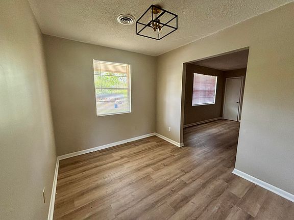 5th image of 336 Deerwood Ct