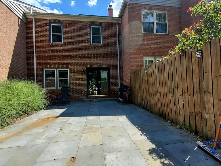 7526 Heatherton Ln — Photo 3