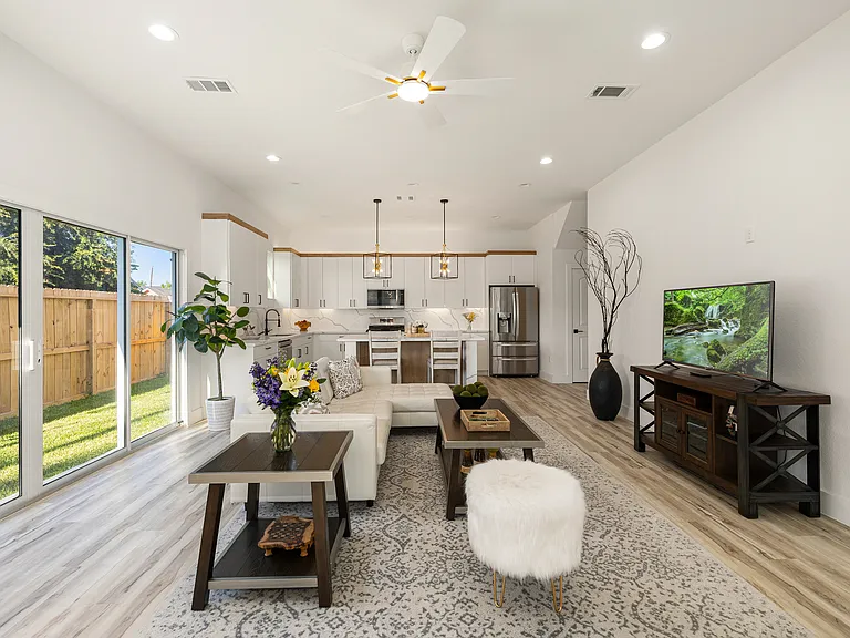 1306 Grove St — Photo 33