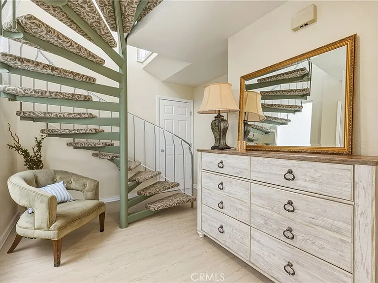 883 Katella St — Photo 20