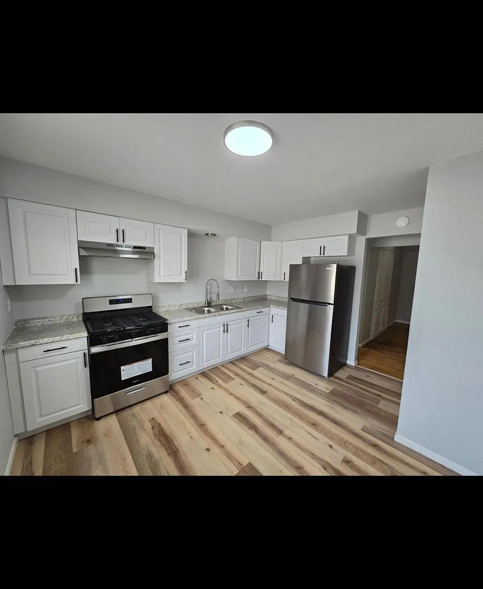 3 bed, 1.5 bath, 1250 sqft, $1,450 — Photo 1
