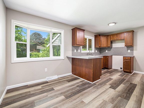 5th image of 2577 Julianne Dr