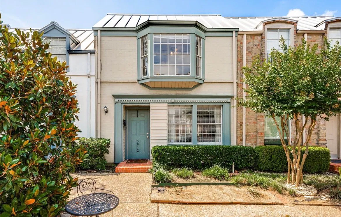 2 bed, 1.5 bath, 1048 sqft, $1,745 — Photo 1