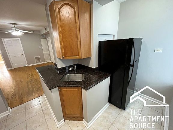 4th image of 4009 W Nelson St #8A