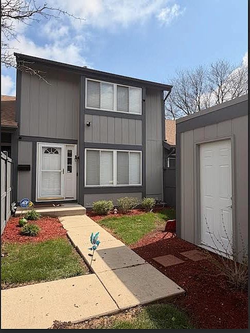 1st image of 521 N Woodfield Trl