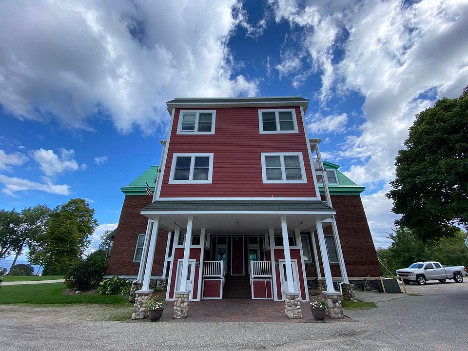 1st image of 380 Church St