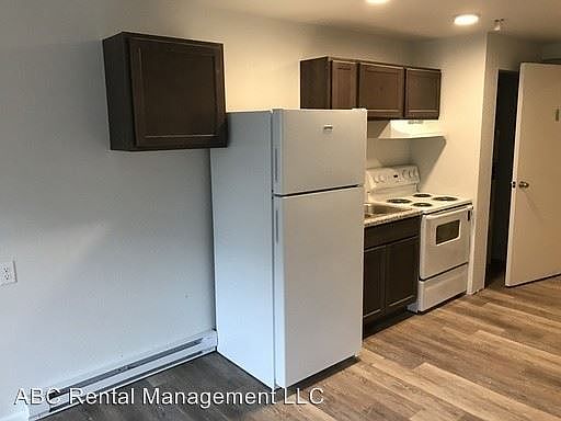 3rd image of 915 S Superior St APT 1