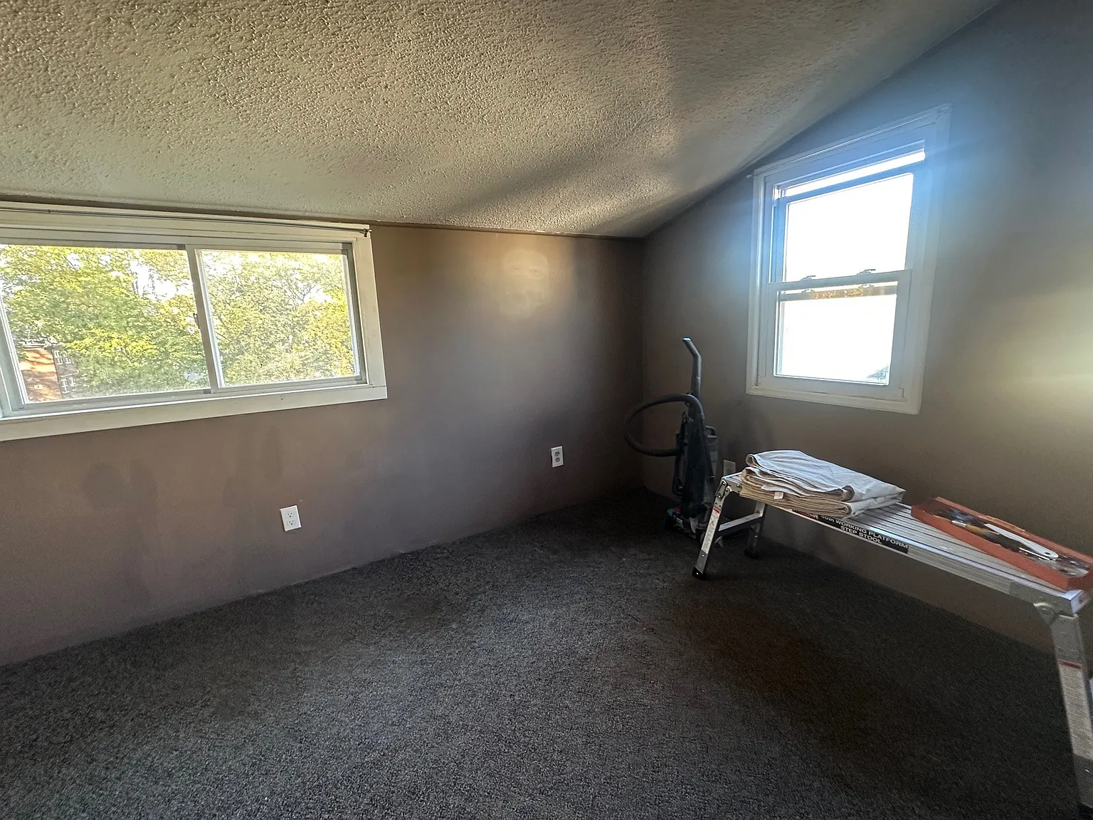 3 bed, 1.0 bath, 3510 sqft, $1,700 — Photo 4