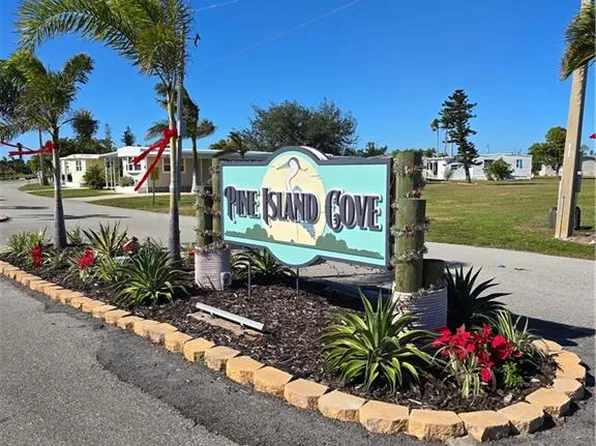 4945 Cobiac DR, ST. JAMES CITY, FL 33956