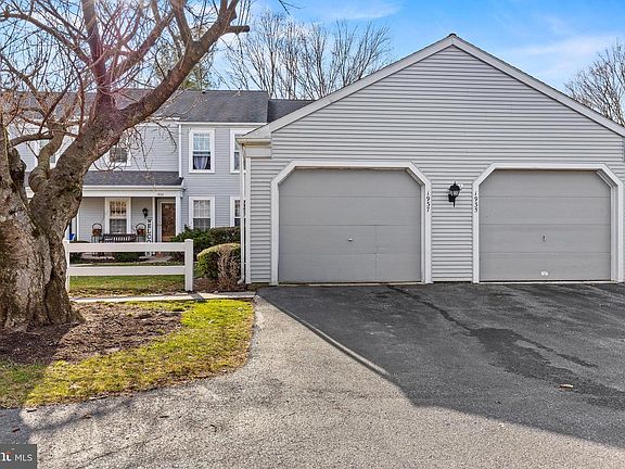 2nd image of 1937 Wexford Rd