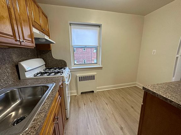 3rd image of 10 Claire Ct #2A