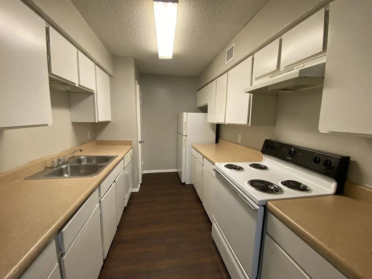 Edinburg Place Apartments - 0404 — Photo 4