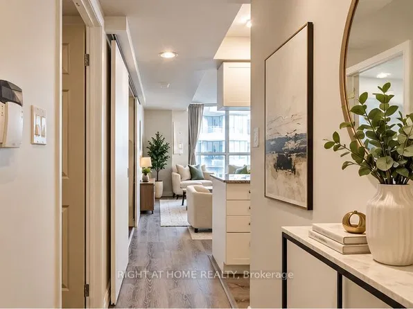 230 Queens Quay W #222, Toronto, ON M5J 2Y7