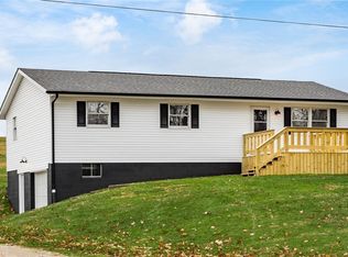5600 Foxfire Dr, Zanesville, OH 43701