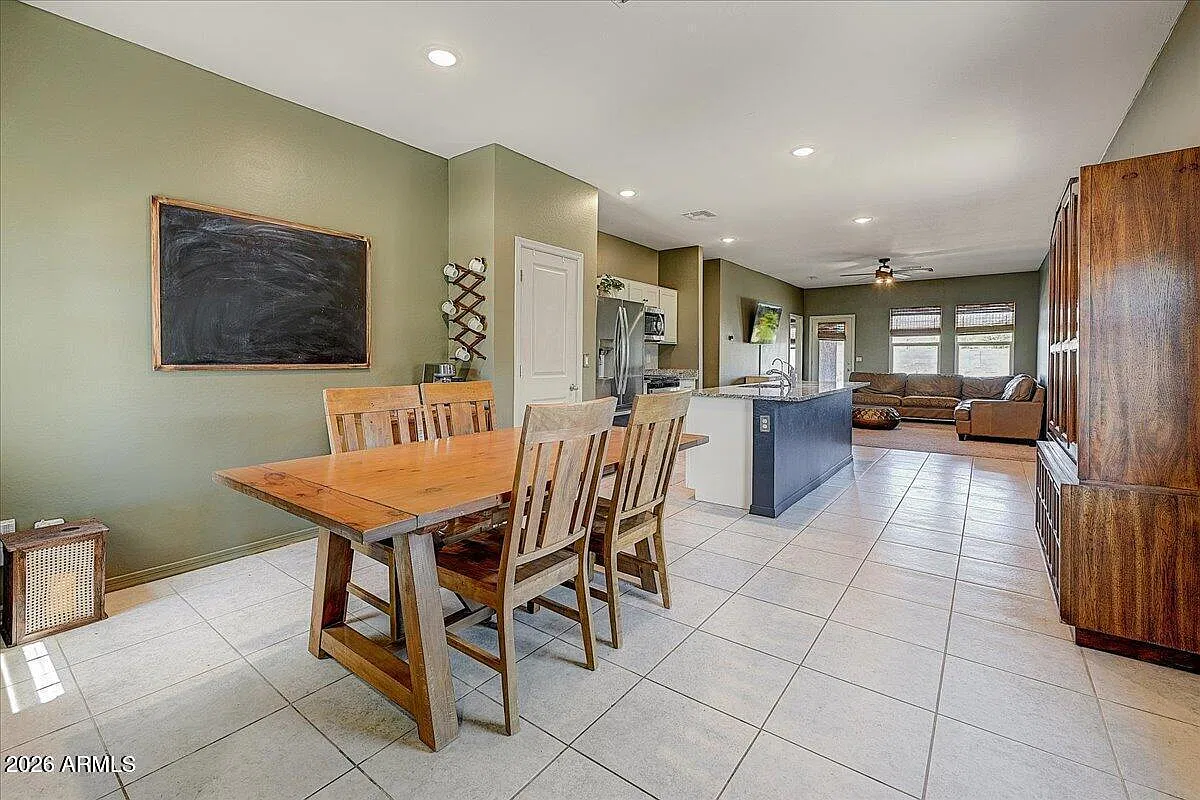 3 bed, 2.0 bath, 1401 sqft, $1,898 — Photo 4