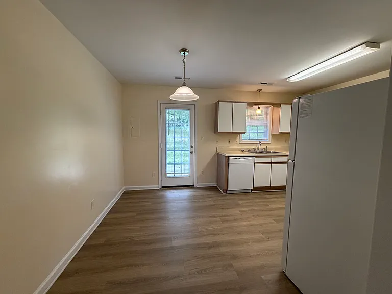 111 McConville Rd #B — Photo 4