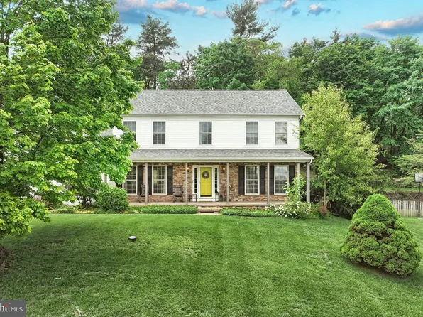 3141 Rexwood Dr, Glen Rock, PA 17327