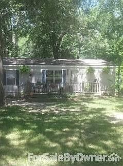 Front
						:
						Before old tenants moved out.